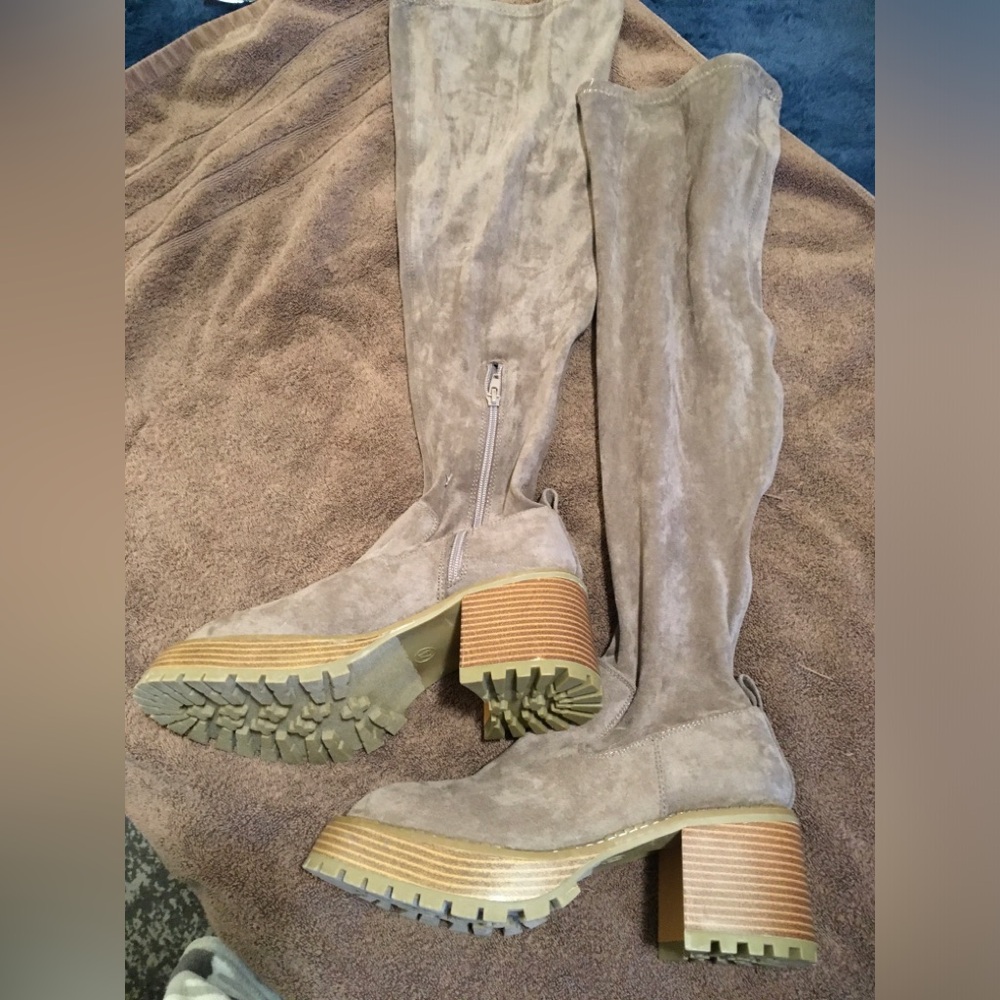 Women's Tan Suede Knee-High Boots